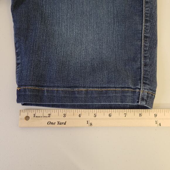 Torrid Blue Denim Shorts Women's Size 16 Button and Zip Front Pockets - Picture 10 of 10